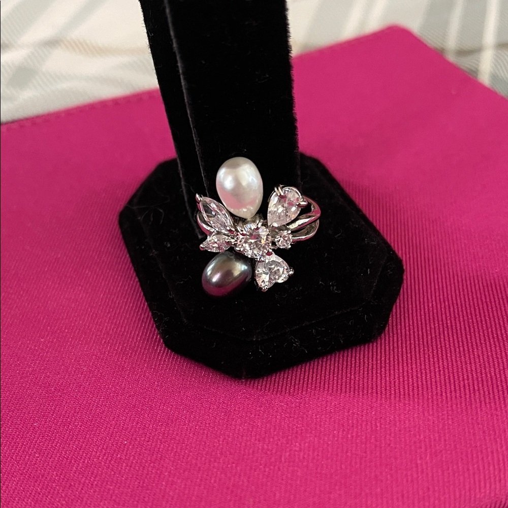 Silver and Pearl Floral Women's Ring